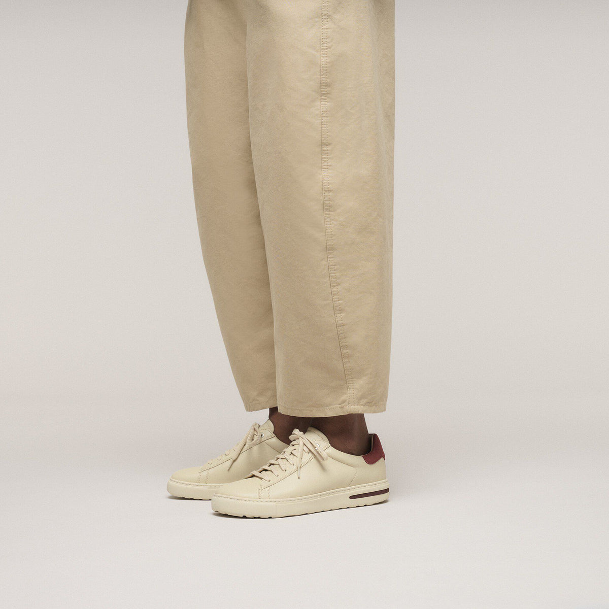 Bend Low Natural Leather - Eggshell/Zinfandel