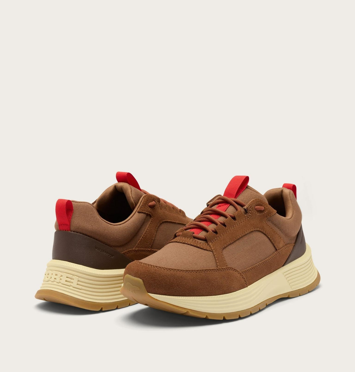 OUTING™ SE WP - Velvet Tan, Bright Red