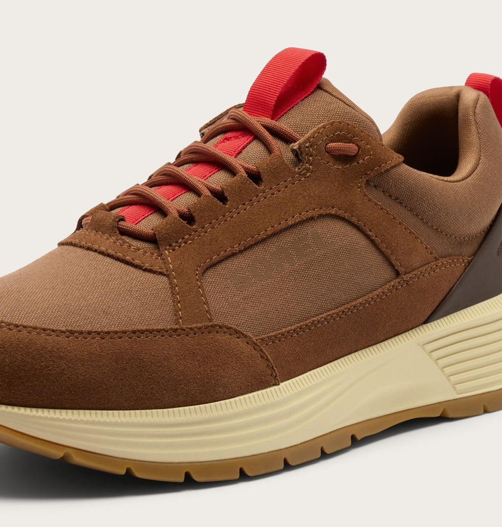 OUTING™ SE WP - Velvet Tan, Bright Red