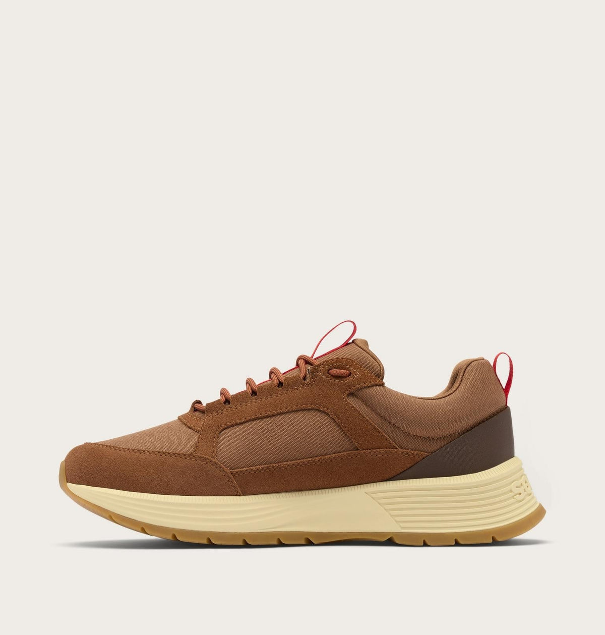 OUTING™ SE WP - Velvet Tan, Bright Red